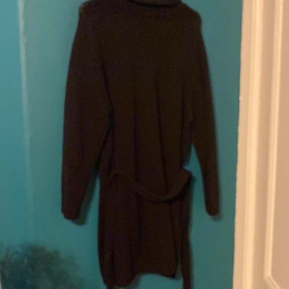 💙💙Ladies Long Black Sweater…Size L…Black…6 Button Front Closure & Belt💙💙 - Picture 3 of 5